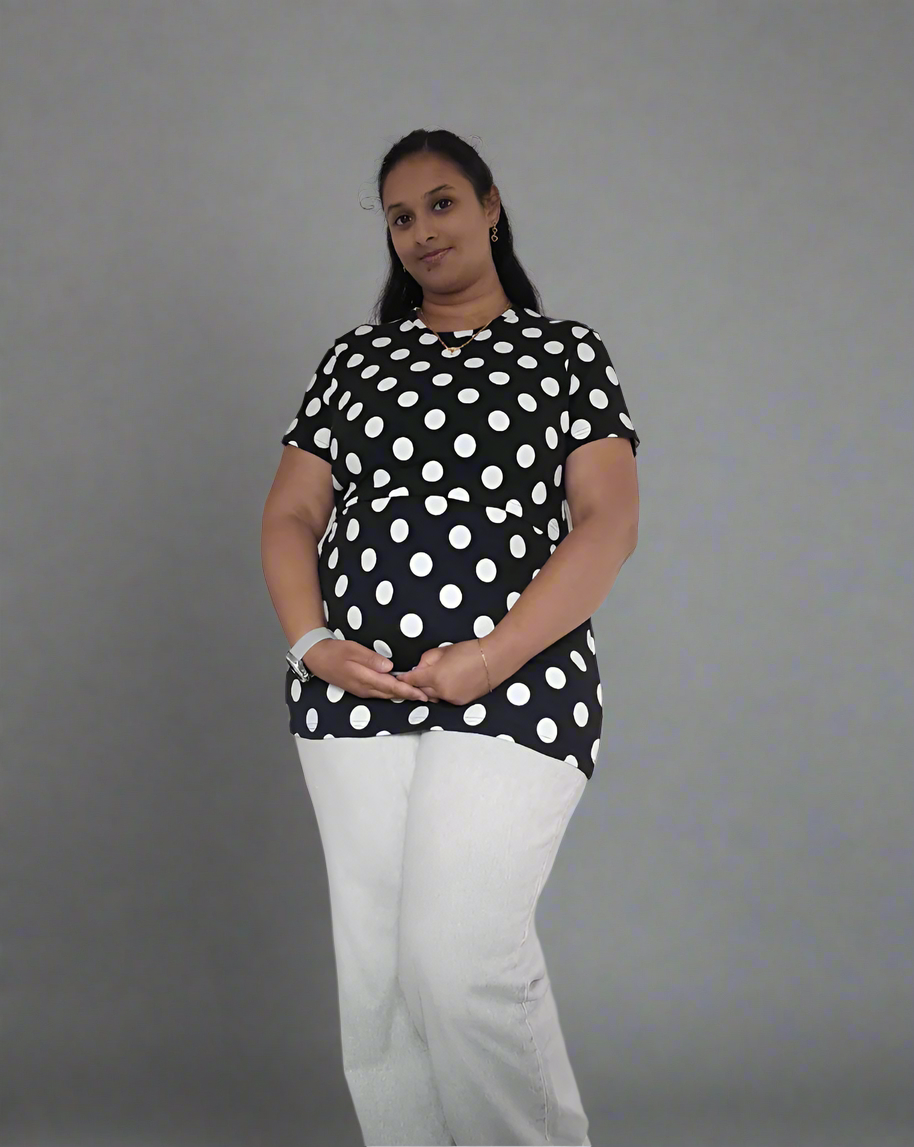 Black and White Polka-Dot Feeding T-Shirt