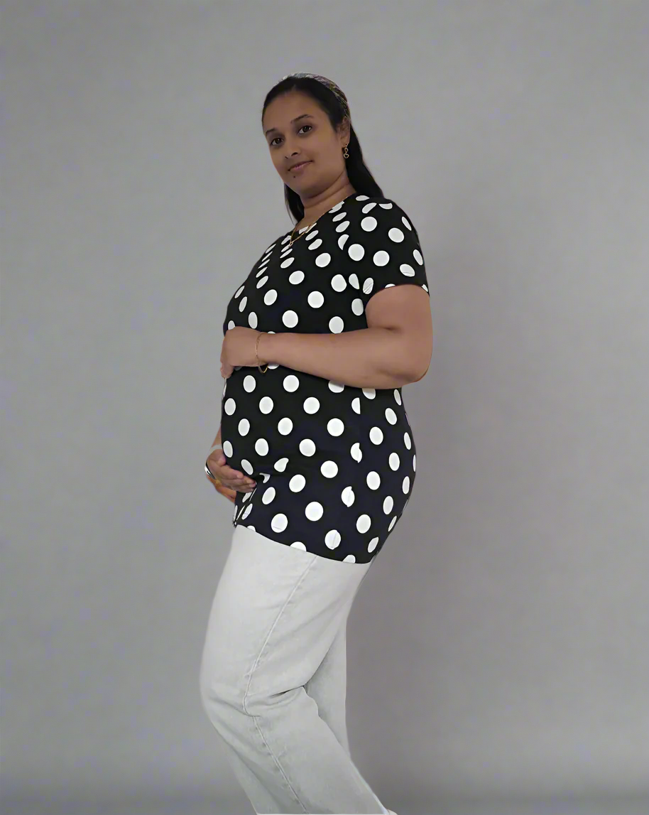 Black and White Polka-Dot Feeding T-Shirt