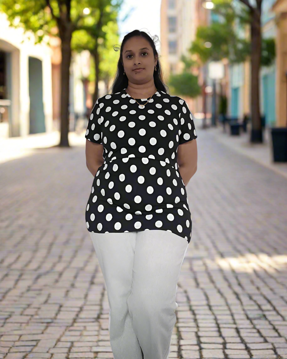 Black and White Polka-Dot Feeding T-Shirt