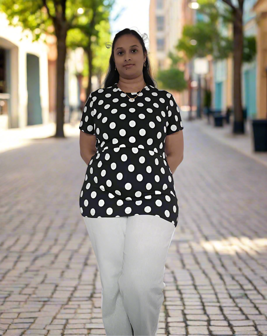 Black and White Polka-Dot Feeding T-Shirt